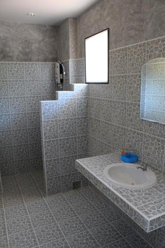 Такуа Па: Nananuira Apartment and Room