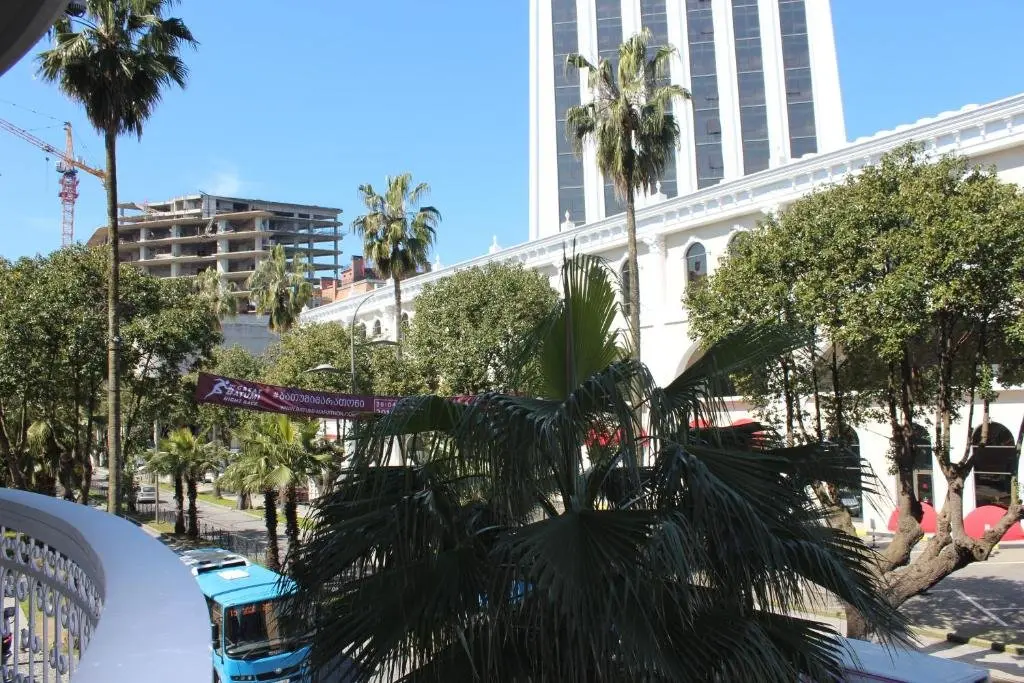 Батуми: Batumi apartment in front of Sheraton