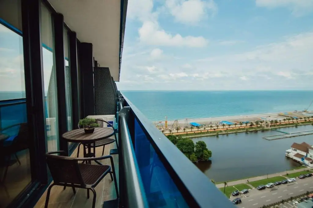 Батуми: Nuage - 1st Line Sea View Apartments