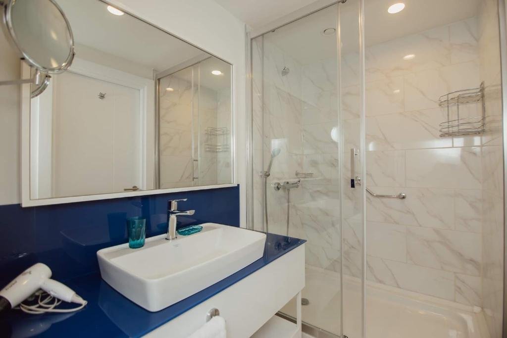 Батуми: Nuage - 1st Line Sea View Apartments