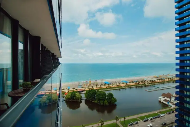 Батуми: Nuage - 1st Line Sea View Apartments