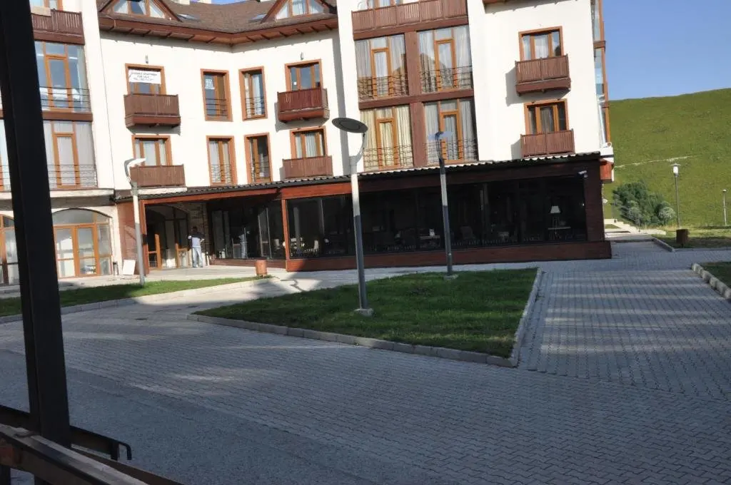 Гудаури: New Gudauri Block 1 Apartment 408 - 100m from Gondola