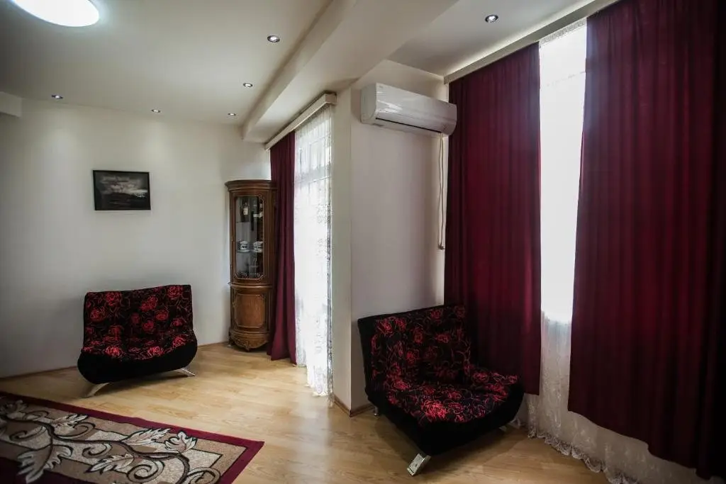 Тбилиси: Sunny apartments. Tbilisi. 300 Aragveli
