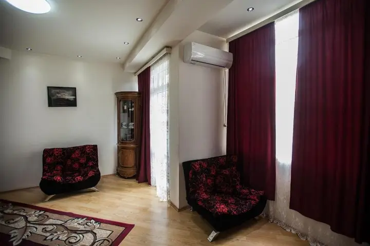 Тбилиси: Sunny apartments. Tbilisi. 300 Aragveli