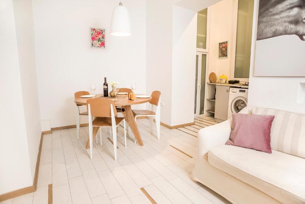 Тбилиси: Tbilisi center 2 BD 80sq with Balcony and High ceiling