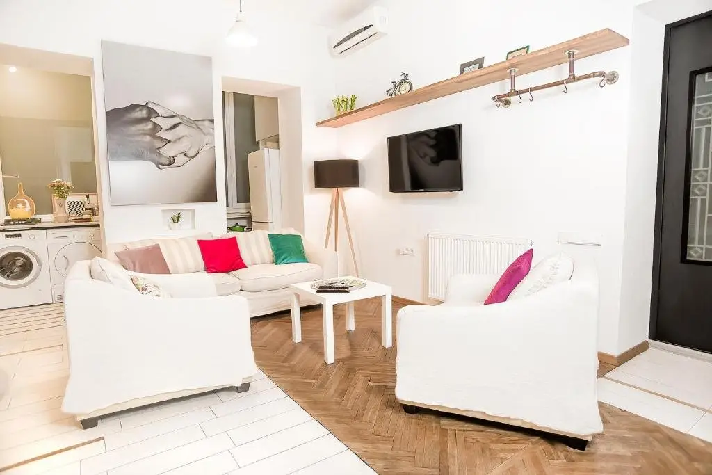 Тбилиси: Tbilisi center 2 BD 80sq with Balcony and High ceiling