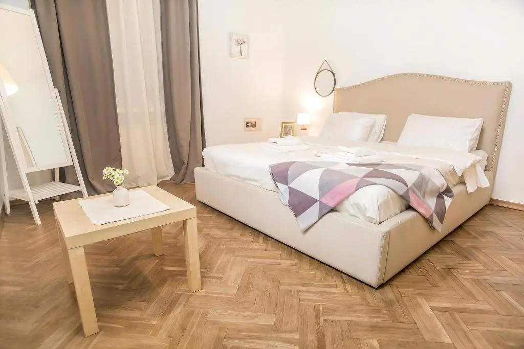 Тбилиси: Tbilisi center 2 BD 80sq with Balcony and High ceiling