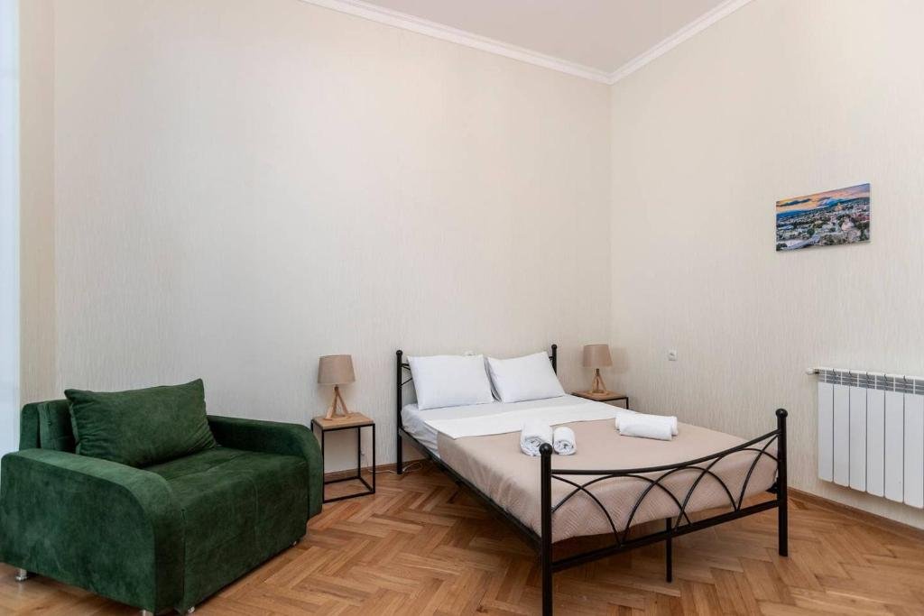 Тбилиси: Bright and cozy 1BR apt in the heart of Tbilisi