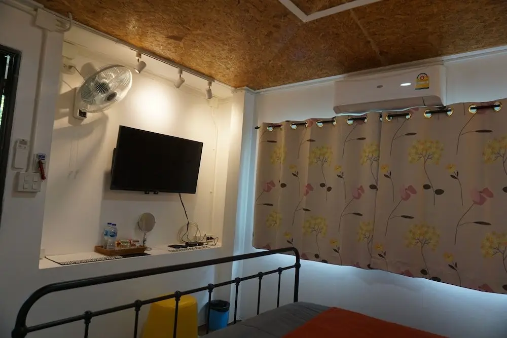 Ханом: Ooy Le House