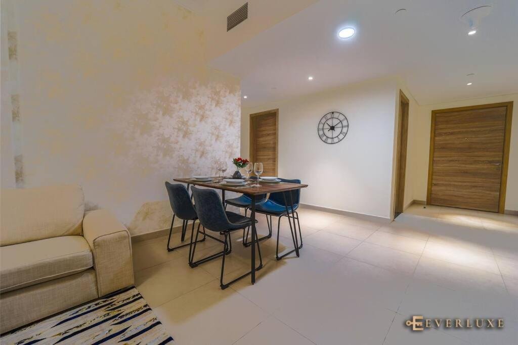 Дубай: Everluxe - Mirdif Hills 1 Bedroom