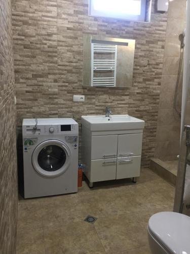 Телави: Friendly House