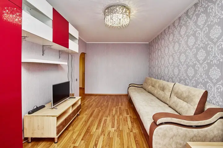 Томск: 2к квартира, ул. Транспортная 7