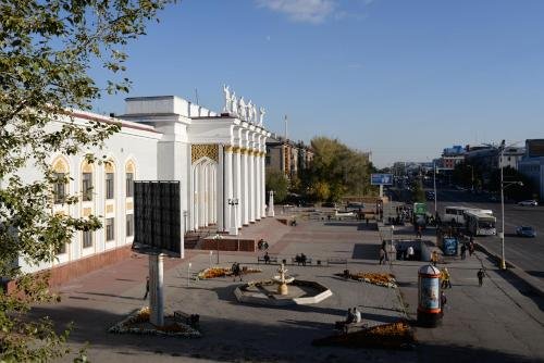 Караганда: Apartments On Bukhar Zhirau 30