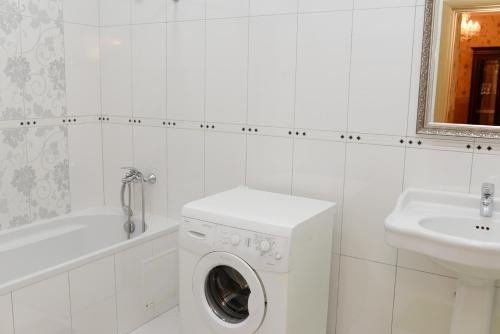 Караганда: Apartments On Bukhar Zhirau 30