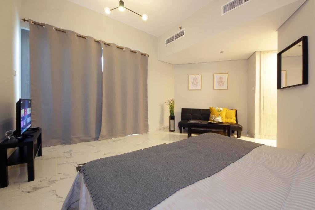 Дубай: Signature Holiday Homes - Newly Studio in Dubai South Near to Expo 2021
