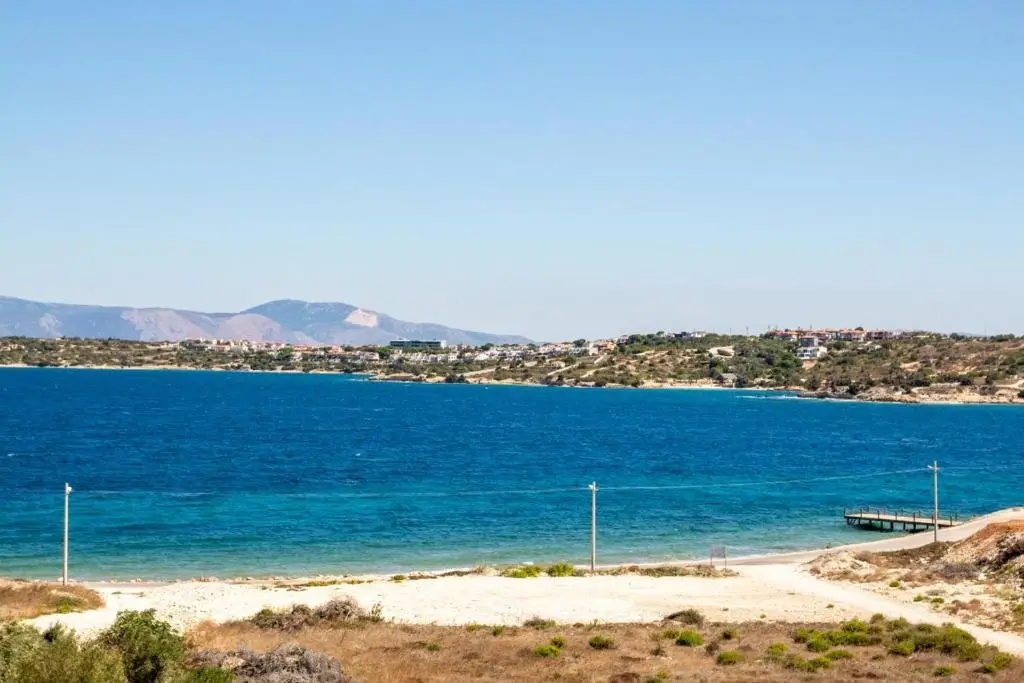 Чешме: Charming Flat Near Sea With Shared Pool in Cesme