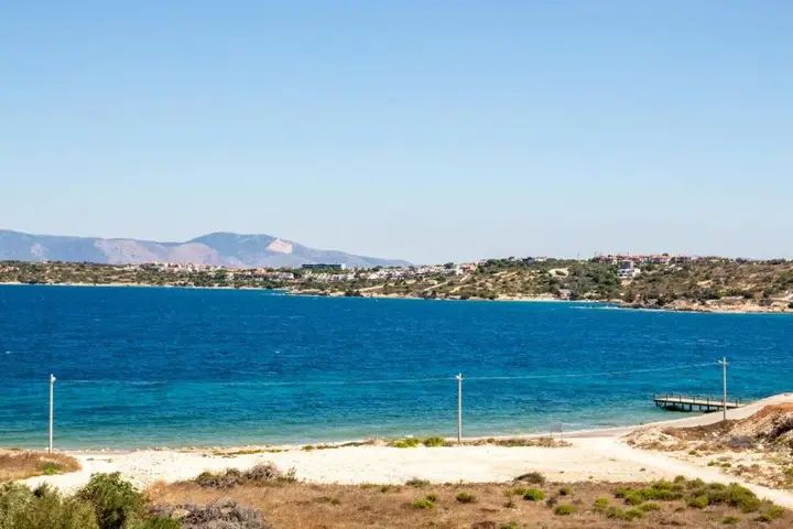 Чешме: Charming Flat Near Sea With Shared Pool in Cesme