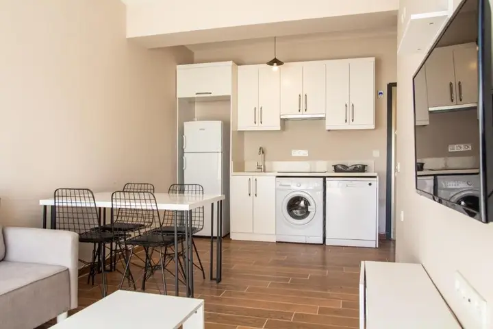 Чешме: Charming Flat Near Sea With Shared Pool in Cesme