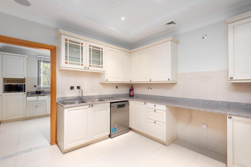 Дубай: Maison Privee - Prvt Pool & Beach! in Luxury Palm Jumeirah Villa