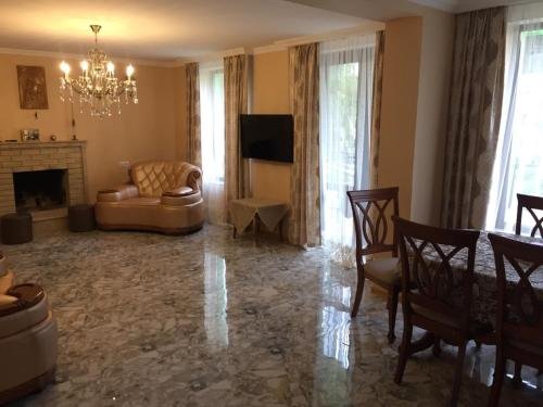 Батуми: Sister's Warm Guest House