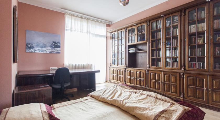 Тбилиси: Sweet Home in Old Tbilisi on Lado Asatiani