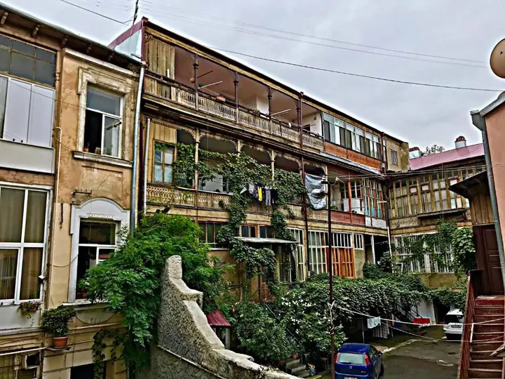 Тбилиси: 19th Century Freedom Square Apt