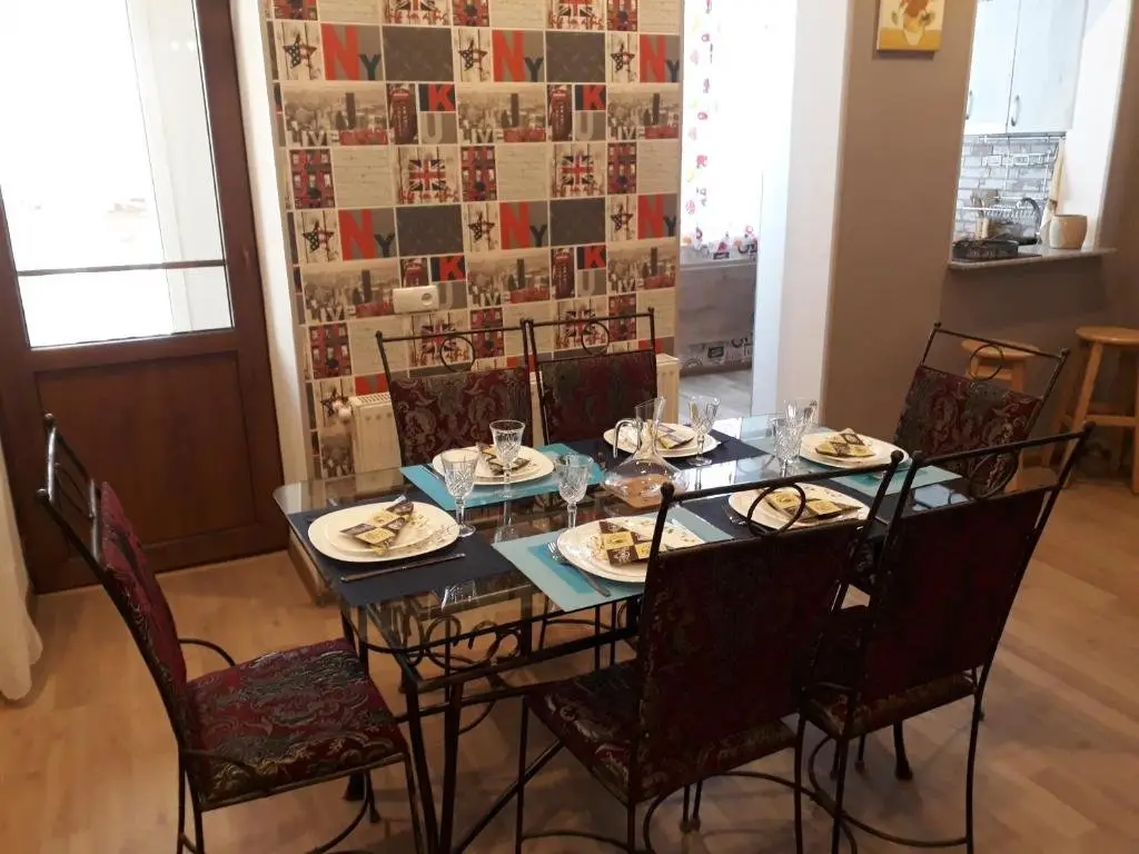 Тбилиси: 150 Years Old Apartment In The City Heart