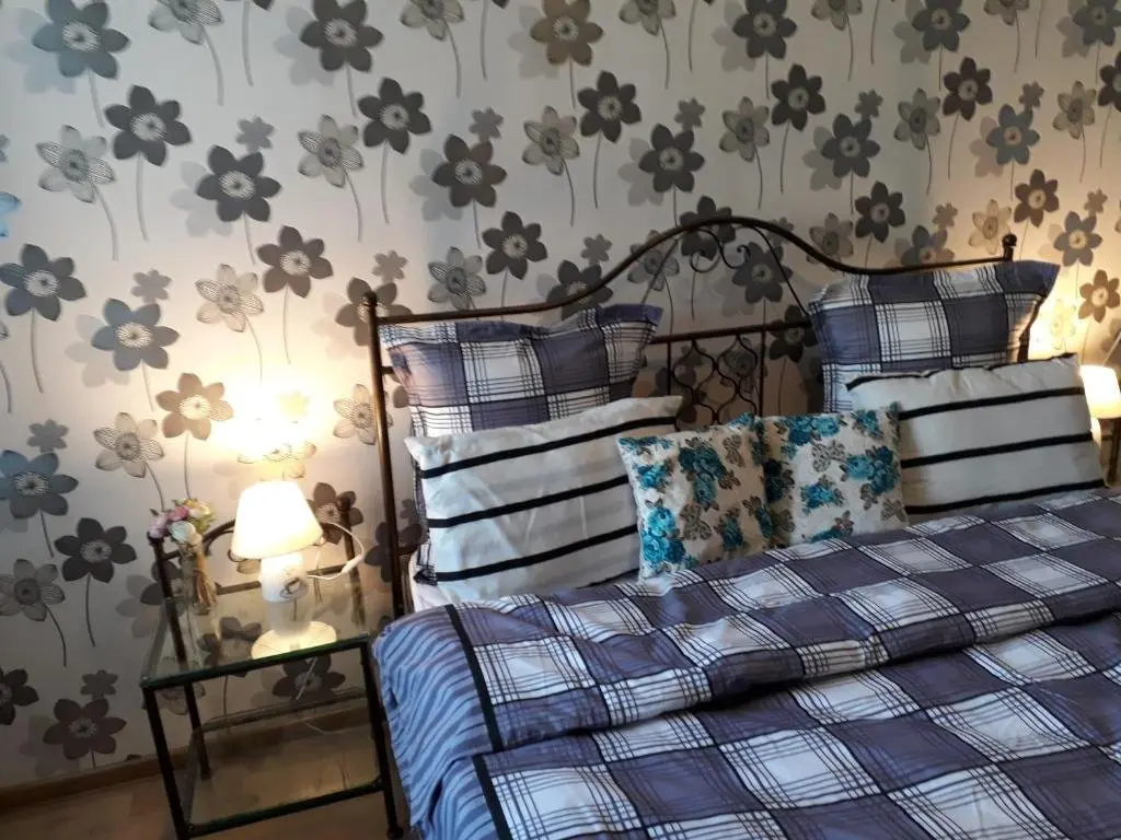 Тбилиси: 150 Years Old Apartment In The City Heart
