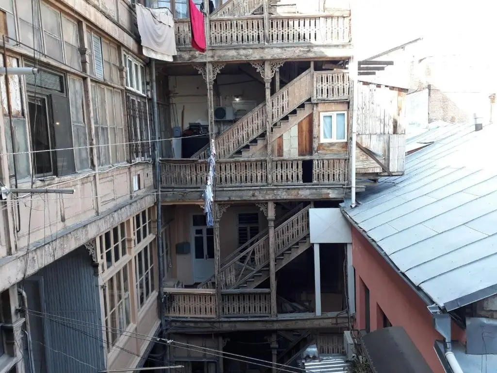 Тбилиси: 150 Years Old Apartment In The City Heart