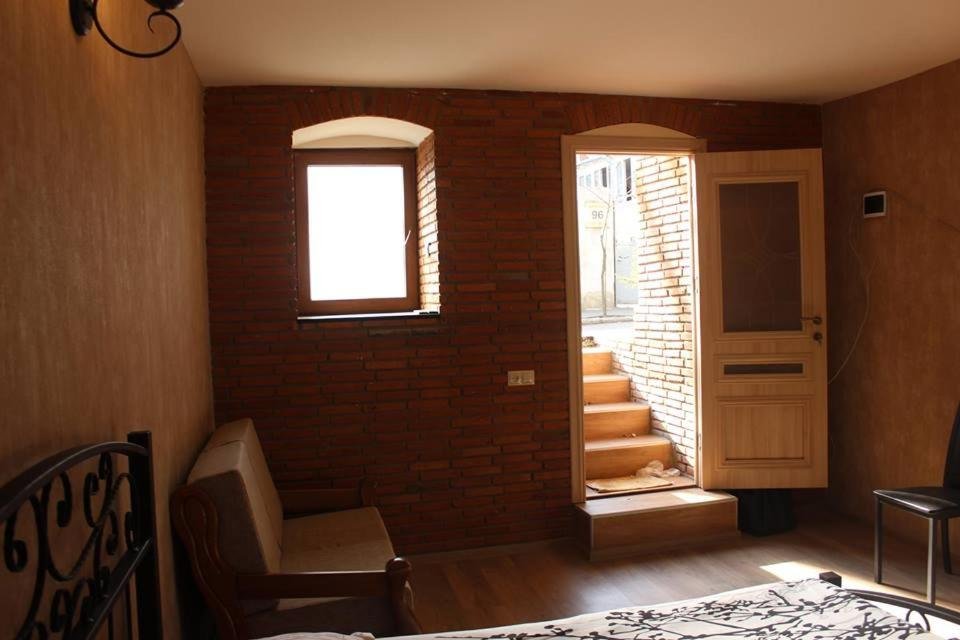 Тбилиси: 26 Nino Chkheidze Street
