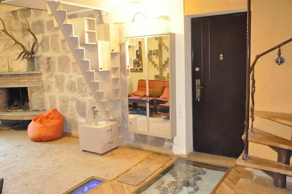 Whole Elite Apartment for Rent 1-5 person on Ave Rustaveli — фото 1