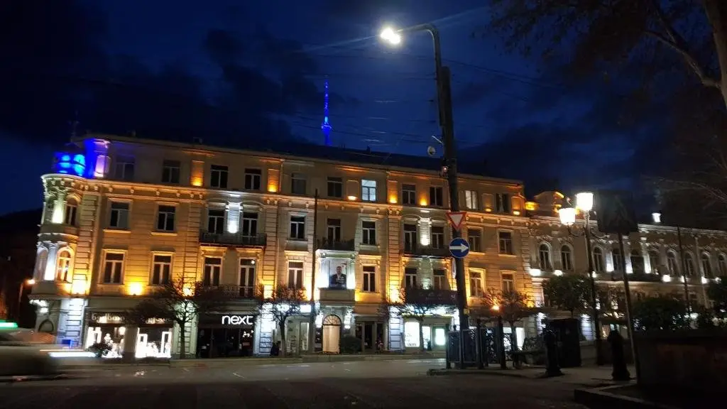 Тбилиси: Whole Elite Apartment for Rent 1-5 person on Ave Rustaveli