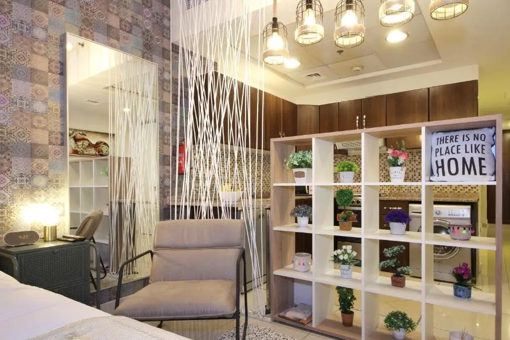 Дубай: Signature Holiday Homes - Elegant Studio Apartment in Arena Apartments