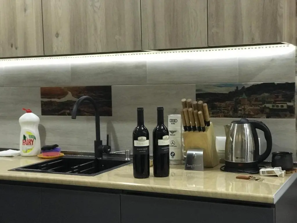 Тбилиси: Luxury 4-Bedroom Apartment In The Center