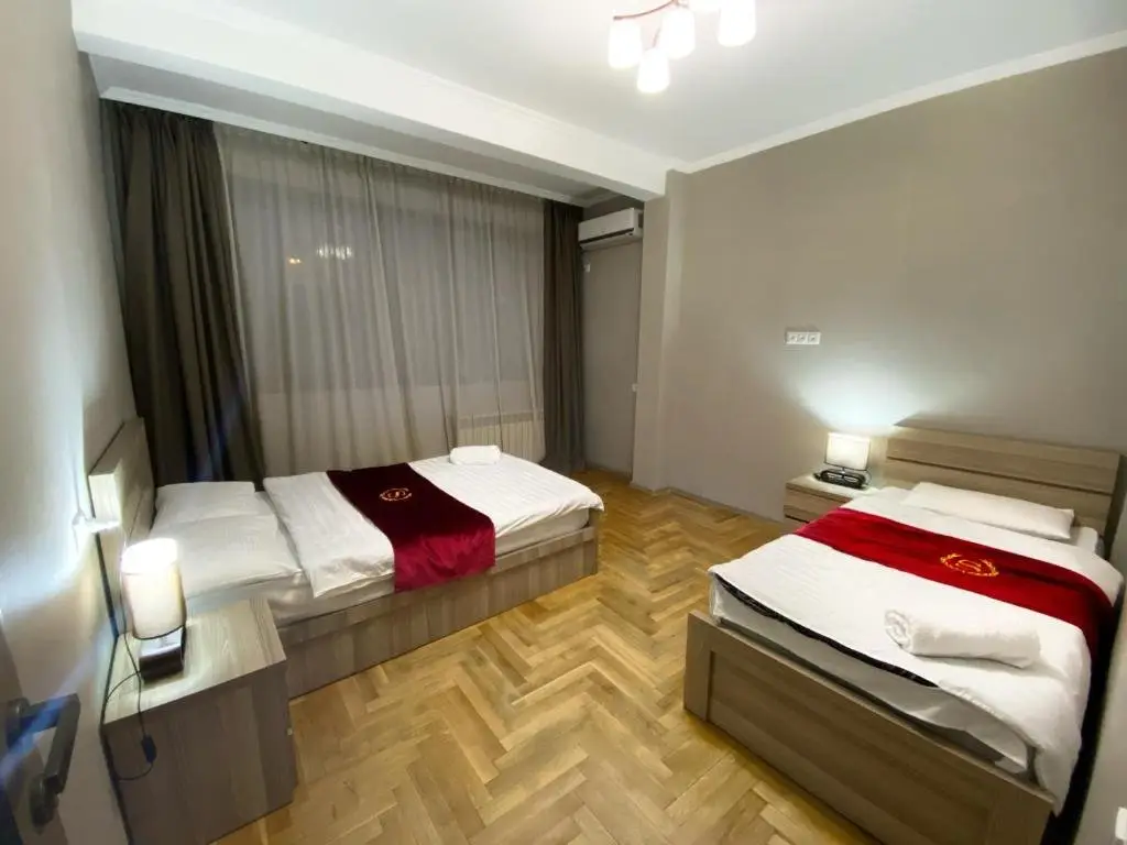 Тбилиси: Luxury 4-Bedroom Apartment In The Center