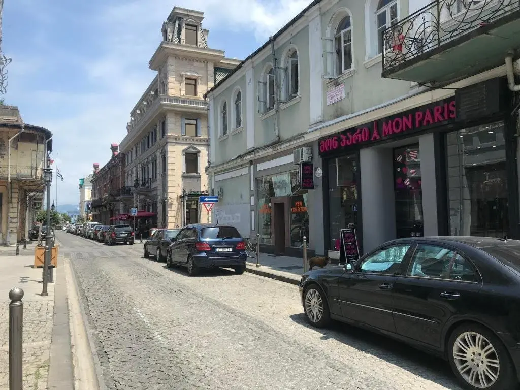 Батуми: Old batumi apartment on Kostava 9