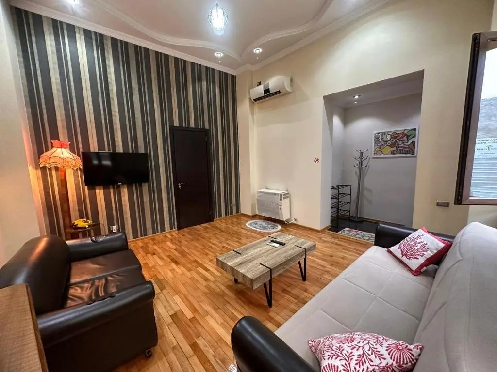 Батуми: Old batumi apartment on Kostava 9