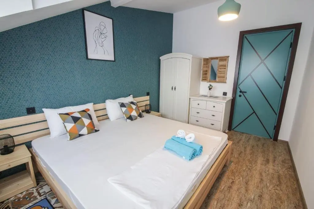 Тбилиси: A lovely 2-bedroom apartment in central Tbilisi