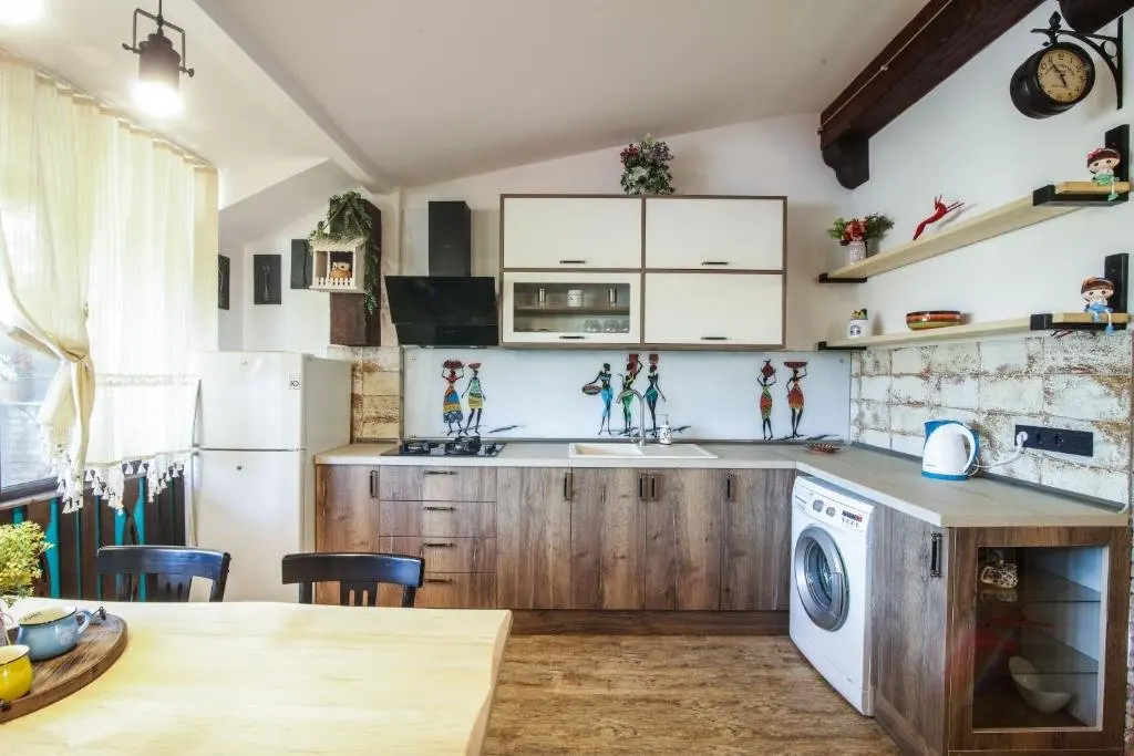 Тбилиси: A lovely 2-bedroom apartment in central Tbilisi
