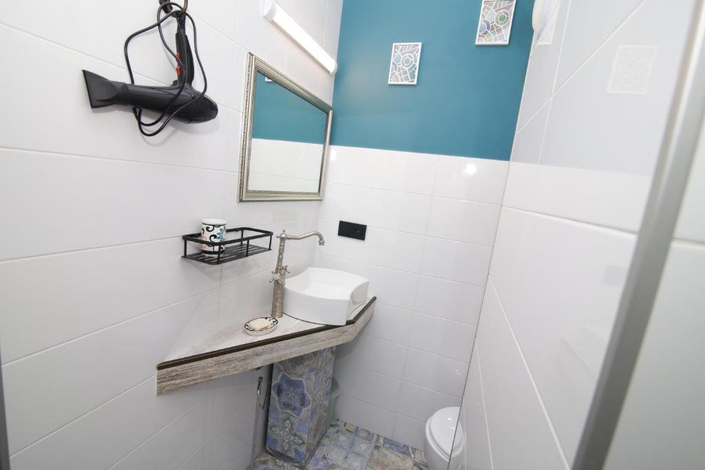 Тбилиси: A lovely 2-bedroom apartment in central Tbilisi