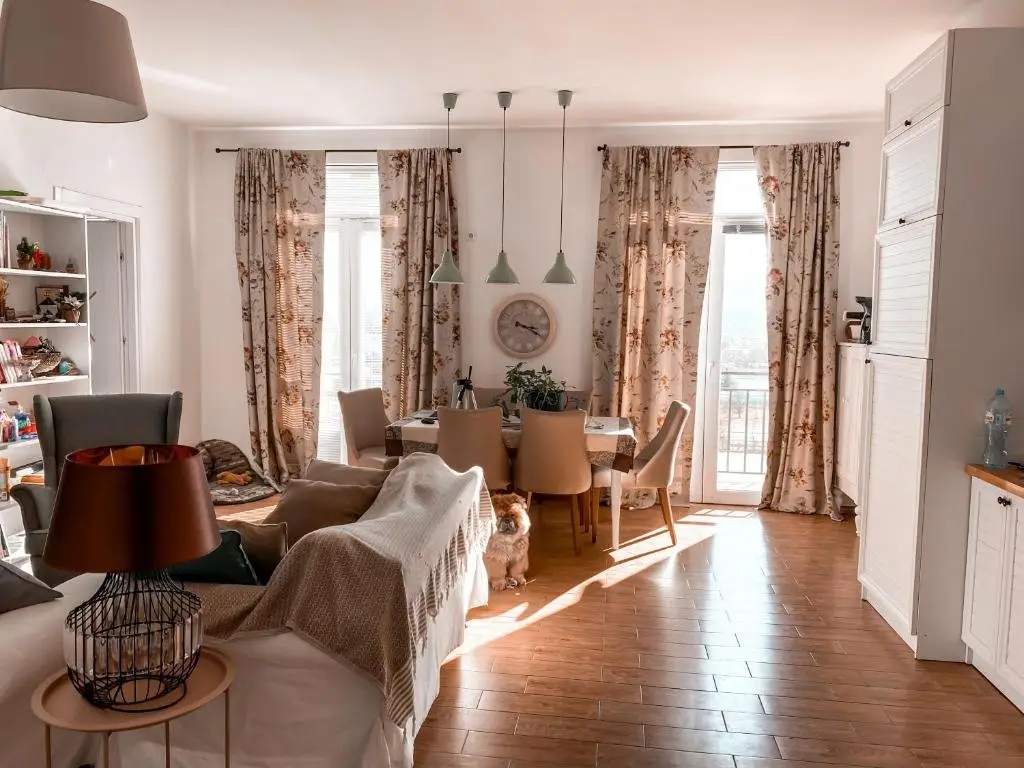 Тбилиси: cozy 2 bedroom apartment in vintage style