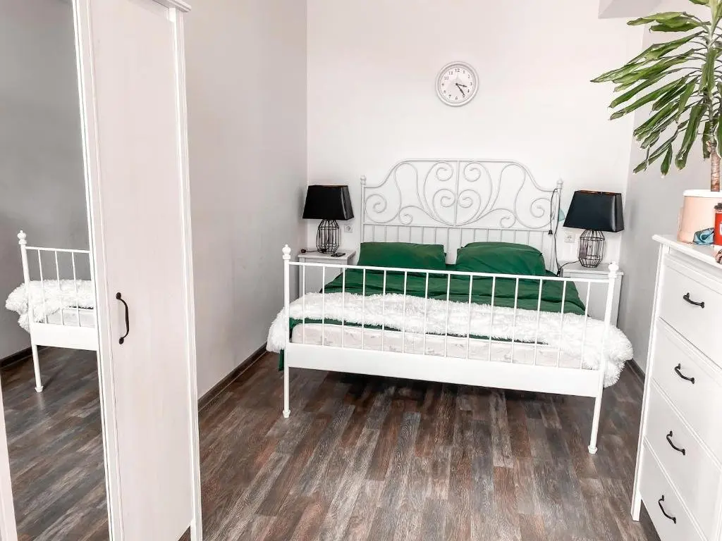 Тбилиси: cozy 2 bedroom apartment in vintage style