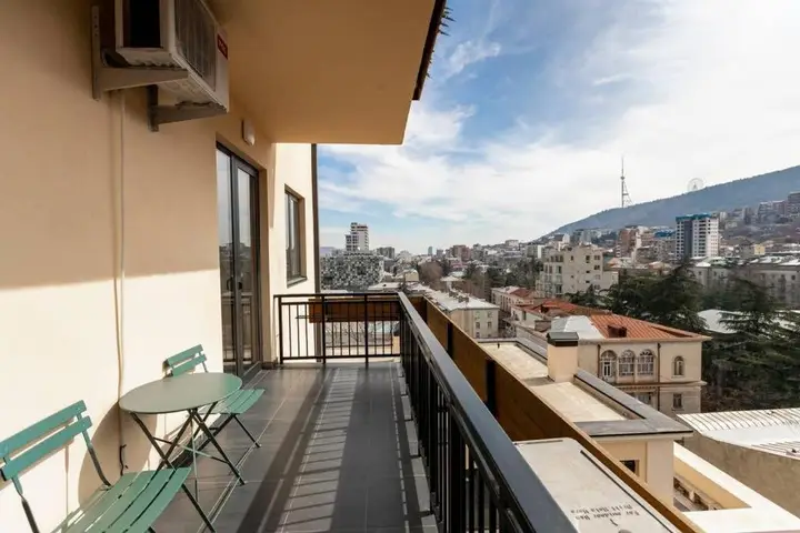 Тбилиси: Modern 1Br Apt W Spacious Balcony And A Bathtub