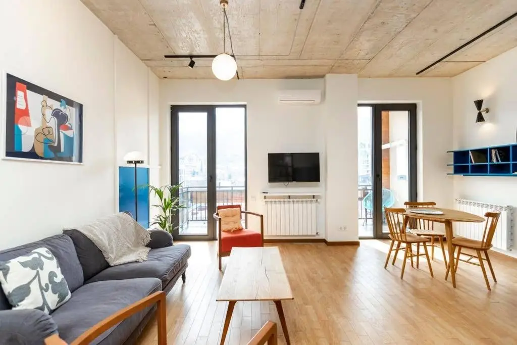 Тбилиси: Modern 1Br Apt W Spacious Balcony And A Bathtub