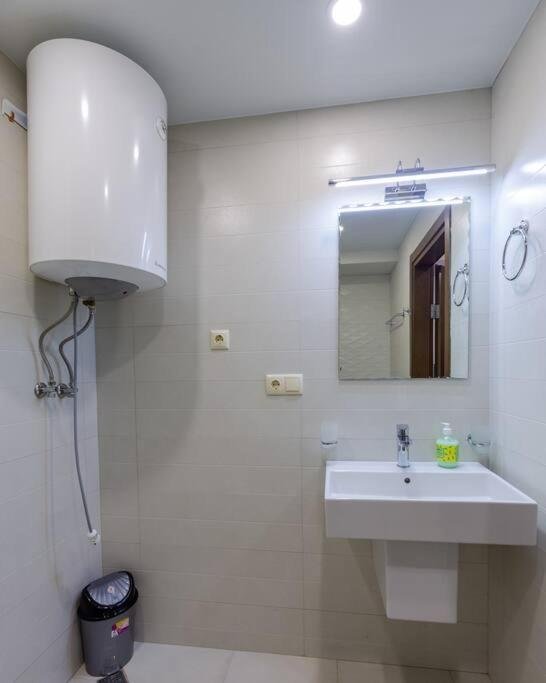 Батуми: Comfy and Modern Studio Apartment In The Center of Batumi