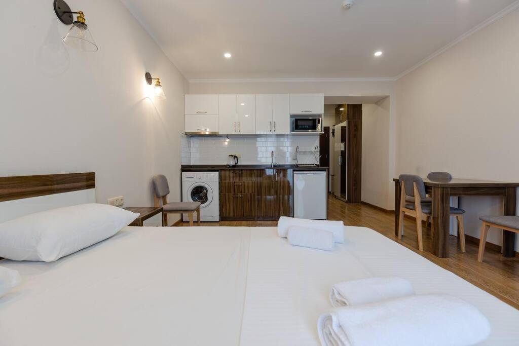 Батуми: Comfy and Modern Studio Apartment In The Center of Batumi