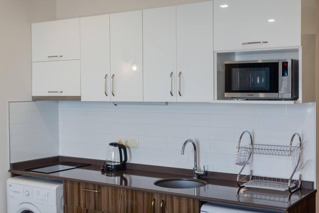 Батуми: Comfy and Modern Studio Apartment In The Center of Batumi