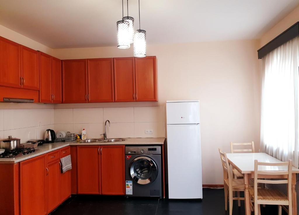 Тбилиси: four brothers apartment 7