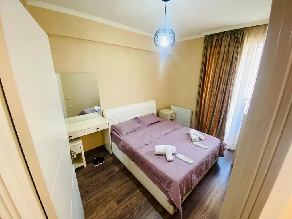 Тбилиси: fully-furnished luxury apartment hosted by beka