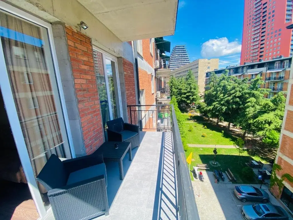 Тбилиси: fully-furnished luxury apartment hosted by beka